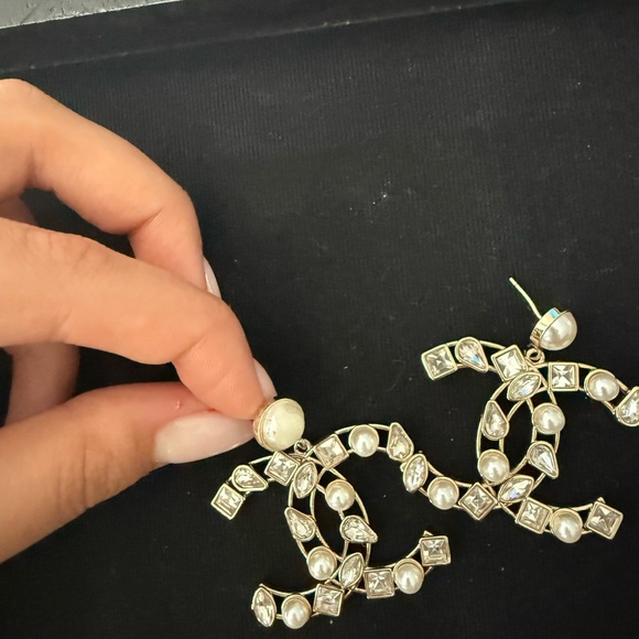 🔥SEND OFFERS🔥Chanel XL crystal earrings - Picture 3 of 6